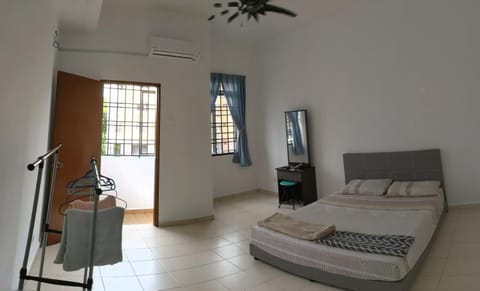 Johor Bahru 6 Bedrooms Corner House: Big & Comfort Haus in Johor Bahru