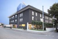 Facade/entrance, Area and facilities