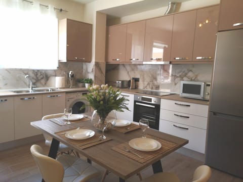 Coffee/tea facilities, Kitchen or kitchenette, Dining area, minibar, pet friendly, stove, toaster