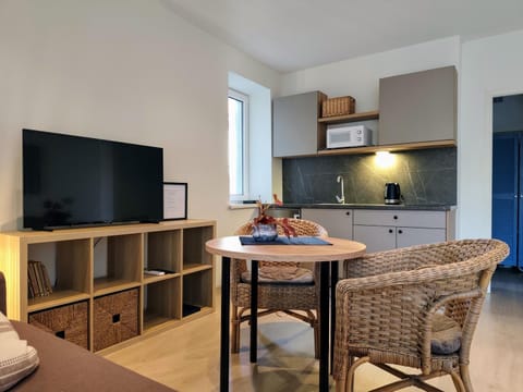 Communal lounge/ TV room, Kitchen or kitchenette