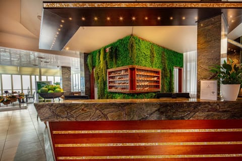 Restaurant/places to eat, Lobby or reception, Swimming pool, Breakfast