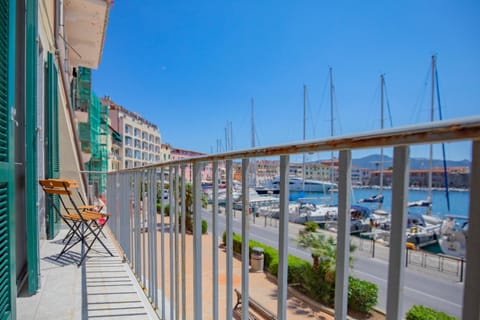 Balcony/Terrace, City view