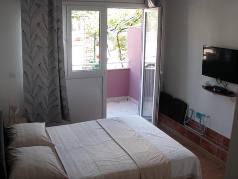 Apartments & Rooms Nikolić Bed and Breakfast in Fažana