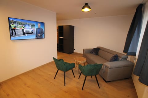 TV and multimedia, Living room, Seating area, Evening entertainment