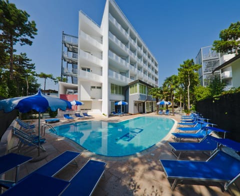 Facade/entrance, Summer, Swimming pool