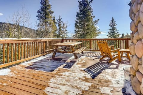 Lovely House Tucked in the Pines with Private Hot Tub - Pura Vida House in Park County