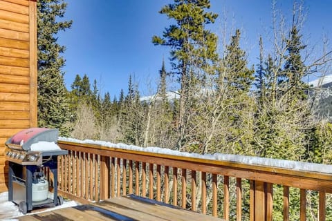 Lovely House Tucked in the Pines with Private Hot Tub - Pura Vida House in Park County