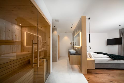 Bed, Sauna, TV and multimedia, Photo of the whole room, Bedroom