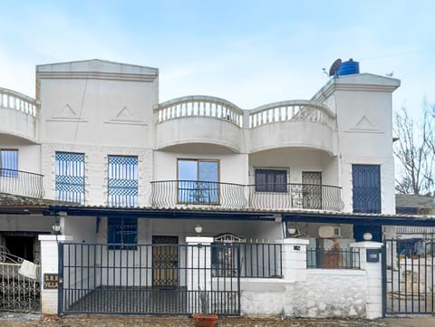 SRK Villa Moradia in Lonavla