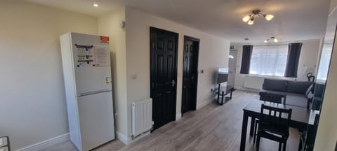 Shirely S, Milton, Cambridge, 2BR House, Newly Refurbished Apartment in South Cambridgeshire District