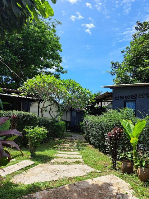 Neeno Hut Bed and Breakfast in Koh Chang Tai