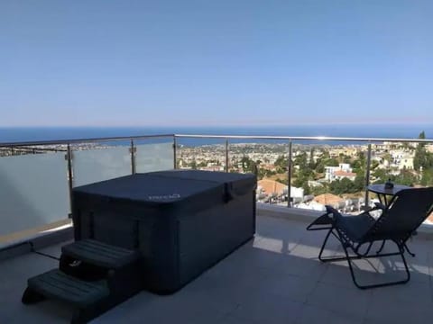 Panoramic Holidays - Deluxe 2 Apartment in Peyia