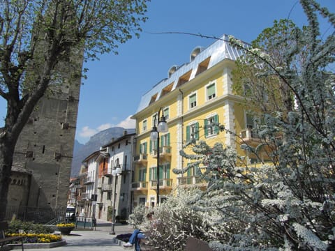 Property building, Facade/entrance, Neighbourhood, Summer, City view