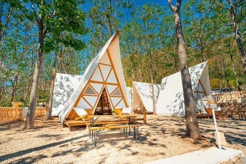 Kampaoh Cova Negra Luxury tent in Safor