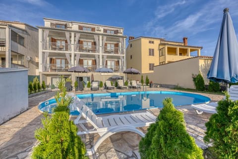 Property building, Swimming pool