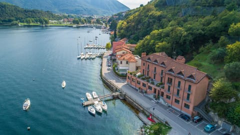 Property building, Bird's eye view, Lake view