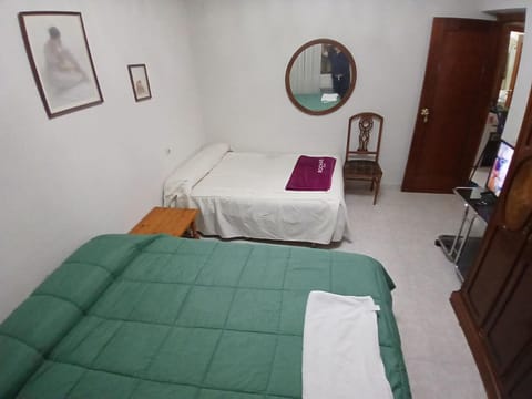 Room in Guest room - Double Room in Chalet in Toledo Bed and Breakfast in Toledo