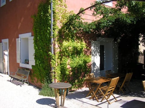 Les Passiflores Bed and Breakfast in Bonnieux