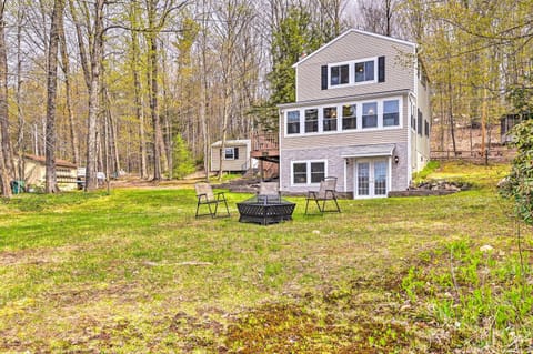 Lakefront Broadalbin Getaway with Deck and Kayaks House in Saratoga