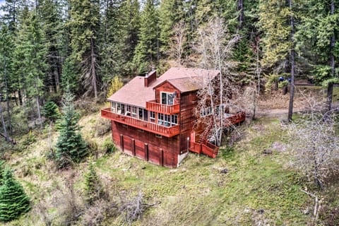 Spacious Sun-Up Bay Cabin, 20 Min to Downtown CDA! House in Kootenai County