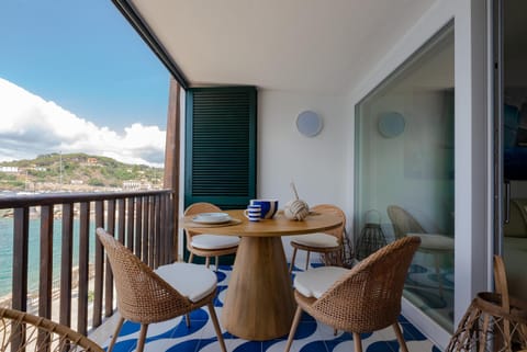 Day, Natural landscape, View (from property/room), Balcony/Terrace, Seating area, Dining area, Sea view