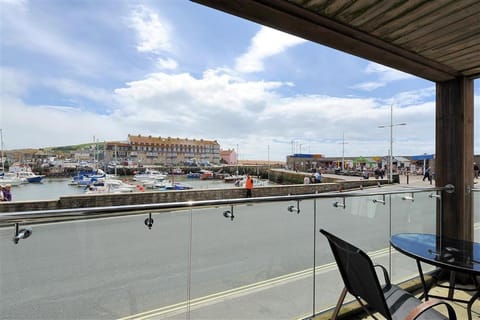 Harbour View Apartment in Bridport Harbour