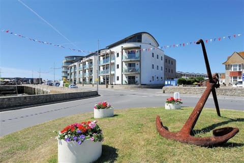 Harbour View Apartment in Bridport Harbour