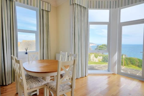 Ocean View Apartment in Seaton