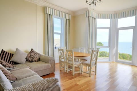 Ocean View Apartment in Seaton