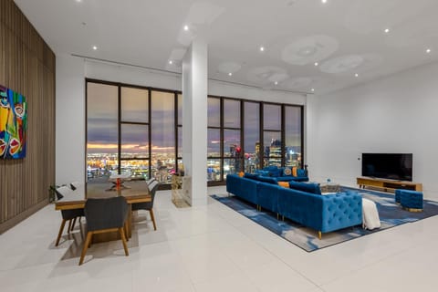 Exclusive Stays - Prima Penthouse Condo in Southbank