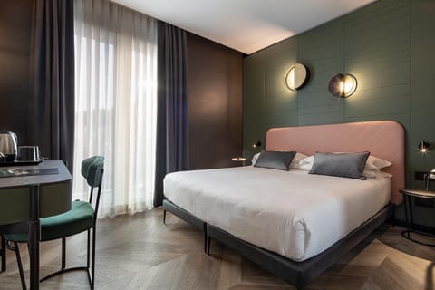 Bed, Photo of the whole room, Decorative detail, Bedroom