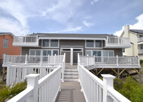 Oceanfront vacation home - EAST Maison in Emerald Isle