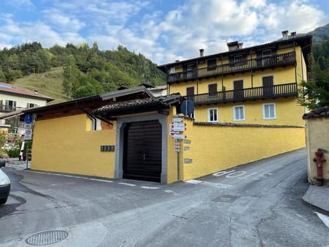 Property building, Facade/entrance