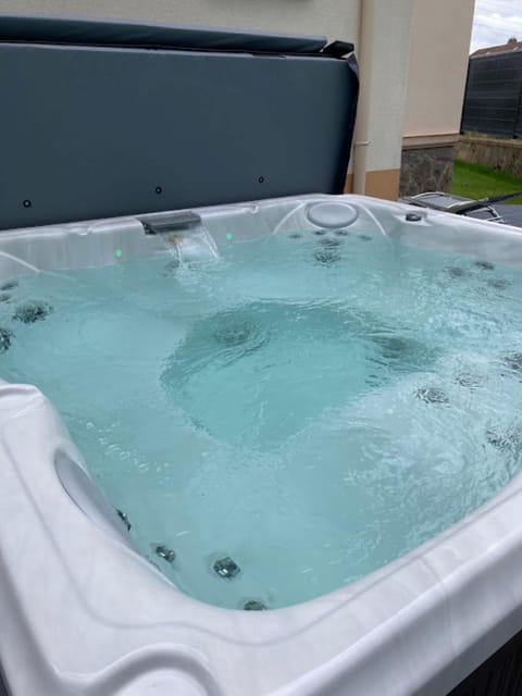 Hot Tub, Balcony/Terrace, Spa and wellness centre/facilities