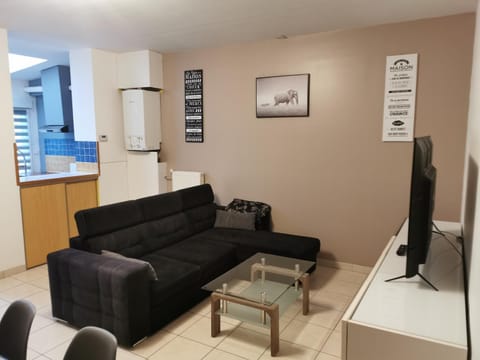 Communal lounge/ TV room, Living room, Seating area