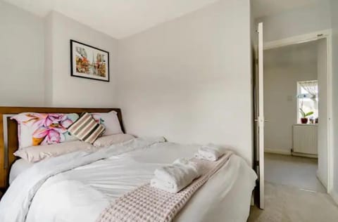 HomeStay with free parking - close to Heathrow Vacation rental in London Borough of Hillingdon