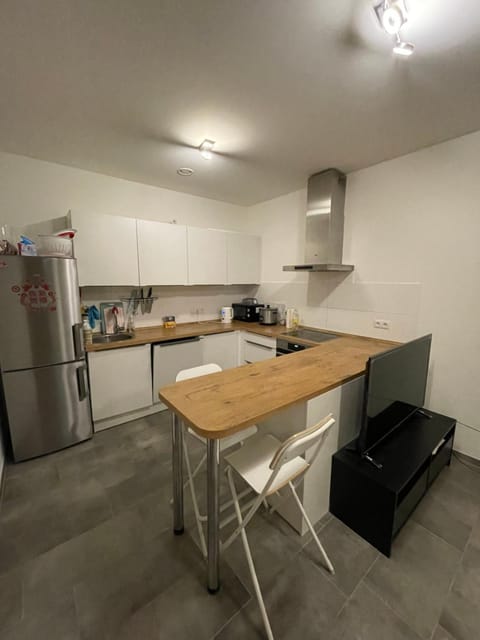 Kitchen or kitchenette, Dining area, dishwasher, minibar, pet friendly, stove