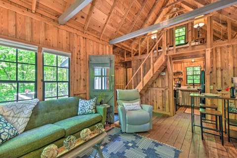 Cozy Cabin Getaway about 1 Mi to Lake Rabun Beach Haus in Lake Rabun