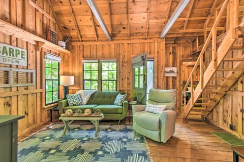 Cozy Cabin Getaway about 1 Mi to Lake Rabun Beach Haus in Lake Rabun