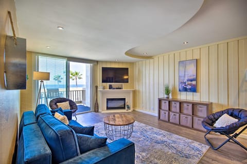 Stunning Oceanside Condo Walk to the Beach! Apartment in Oceanside