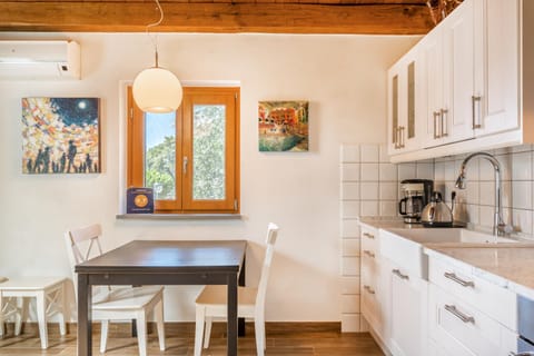 Dining area, kitchen