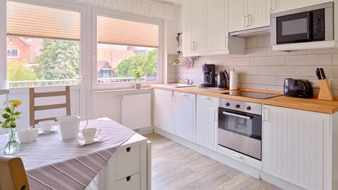 Coffee/tea facilities, Balcony/Terrace, Kitchen or kitchenette, Dining area, dishwasher, minibar, pet friendly, stove, toaster