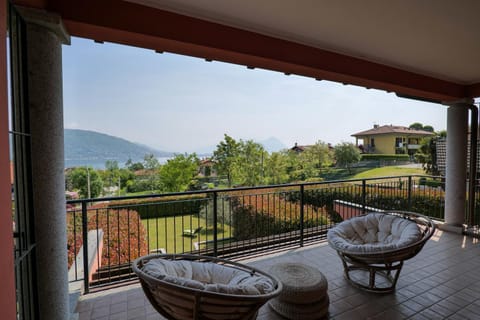 Balcony/Terrace, Lake view, Mountain view