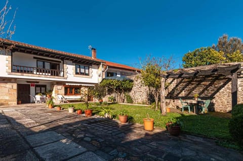 Casa rural Paco En pleno corazón de Cantabria muy cerca de la costa Chalet in Western coast of Cantabria