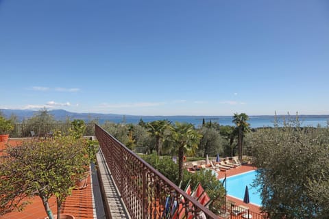 Balcony/Terrace, Lake view