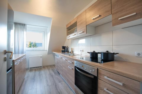 Kitchen or kitchenette, dishwasher, minibar, stove