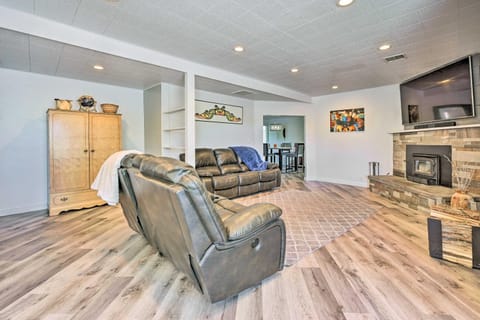 Stylish Basecamp 6850 - 2 Blocks to Downtown! Maison in Williams