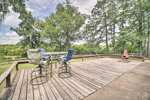 Riverfront Hunstville Home with Deck and Chiminea House in Lake Livingston