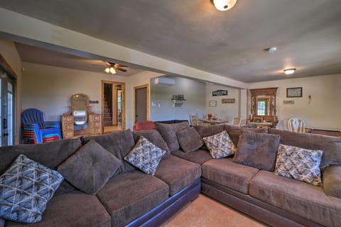 Vian Getaway with Lake Tenkiller Views and Deck! Maison in Tenkiller Ferry Lake