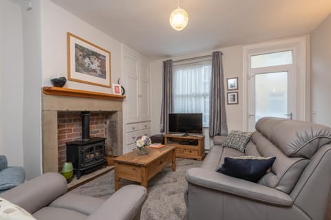 Sleeps 5 - 3 Bedrooms - walk to the square hosted Happy Valley cast Maison in Hebden Bridge